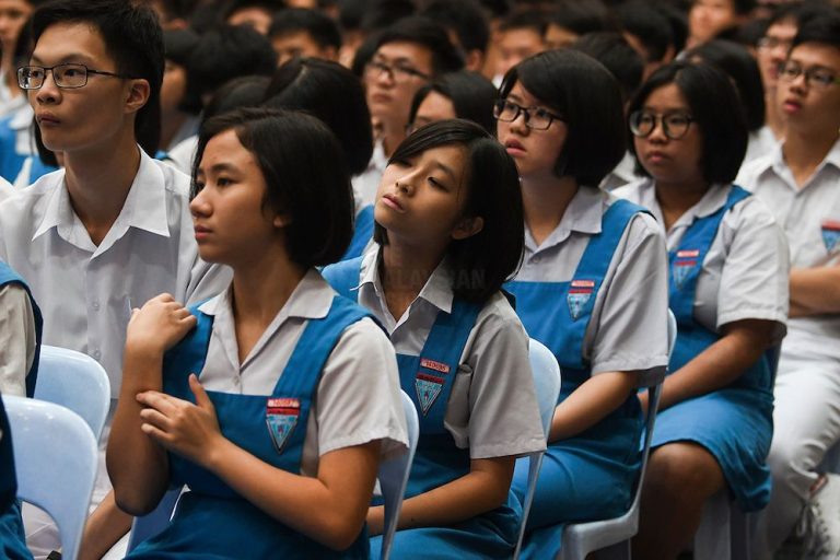 UEC Holders In Sarawak Can Enjoy Free University Education Without Passing Bahasa Melayu!